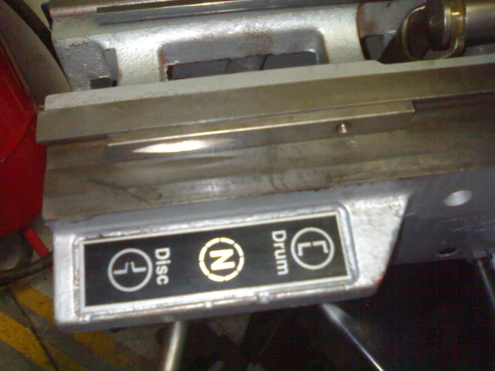 FMC feed lever. In the drum position it drives with the long shaft you see in the previous picture. In the disc position it drives from that hexagonal hole also shown on the prev pic.