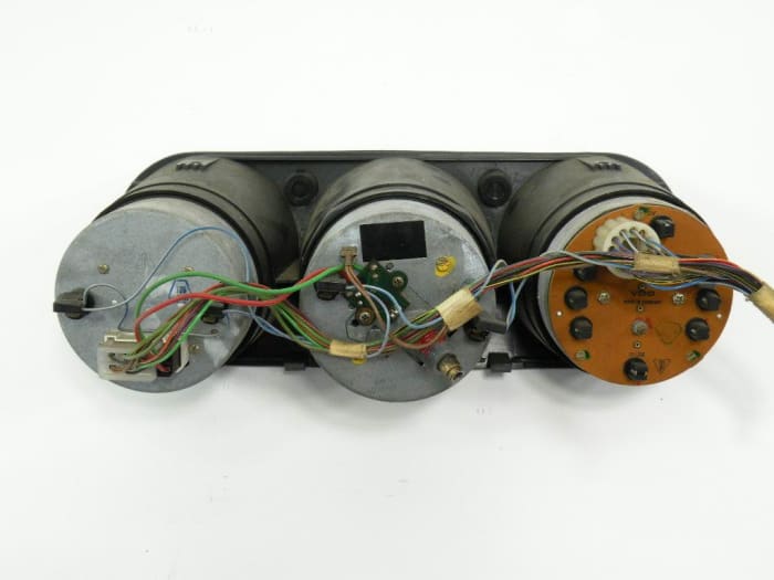 This is a good photo of the wiring connections on my 944 gauge cluster. Yours may be slightly different depending on options.