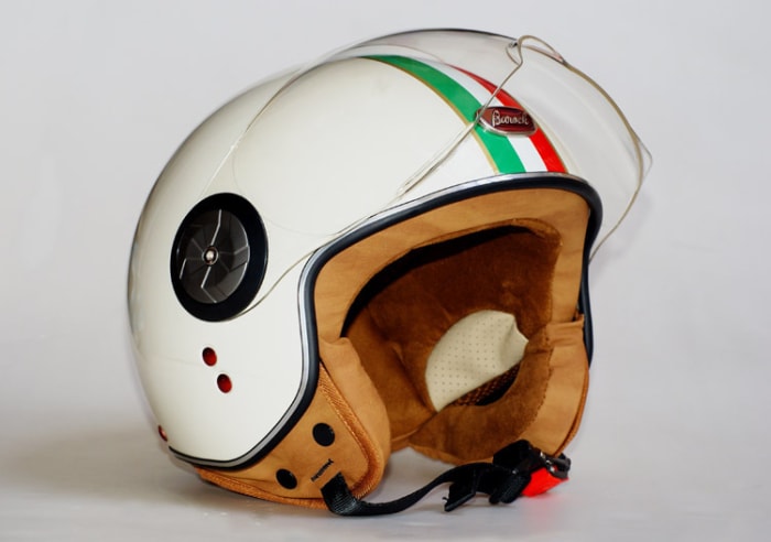 This is the kind of helmet you want to use while you learn to ride a scooter in Thailand: it covers the ears and has a transparent flip up visor