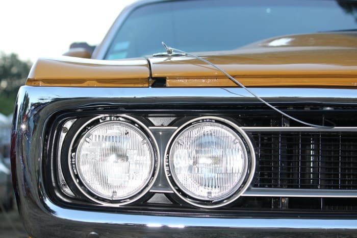 Werther you have old style lamps or a more modern design, follow the logical steps to make your lights shine again.