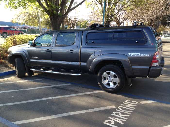 This is a Leer 100XR, but has the side windoors. These windoors are vented, meaning they have a built-in slider. SnugTop offers the same feature, but they do not run lengthwise like this.