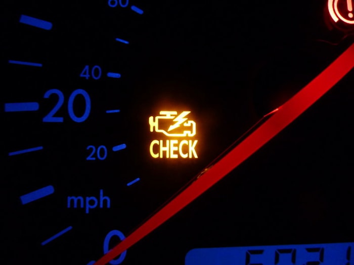  Auch wenn die check engine licht ist nicht auf, angemeldet code (s) kann gespeichert werden in die auto der computer speicher.