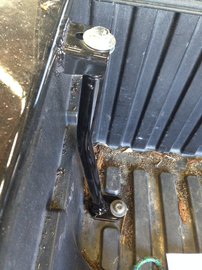 Here you can see how that long arm connects the rack and the bed, it's actually more secure than most racks.