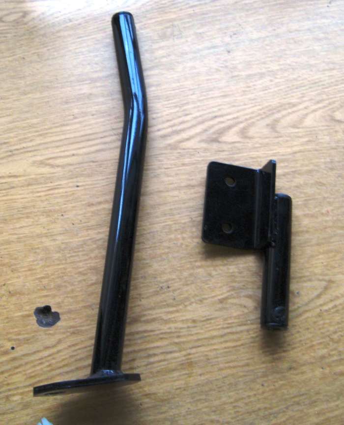 The long arm on the right bolts down on the bed once the body bolt is removed. The other bracket is used toward the rear of the bed.