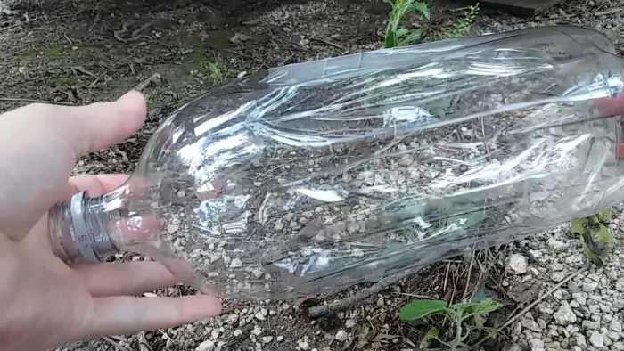 The slits are cut and the strips creased, so now the bottle is ready for a handle.