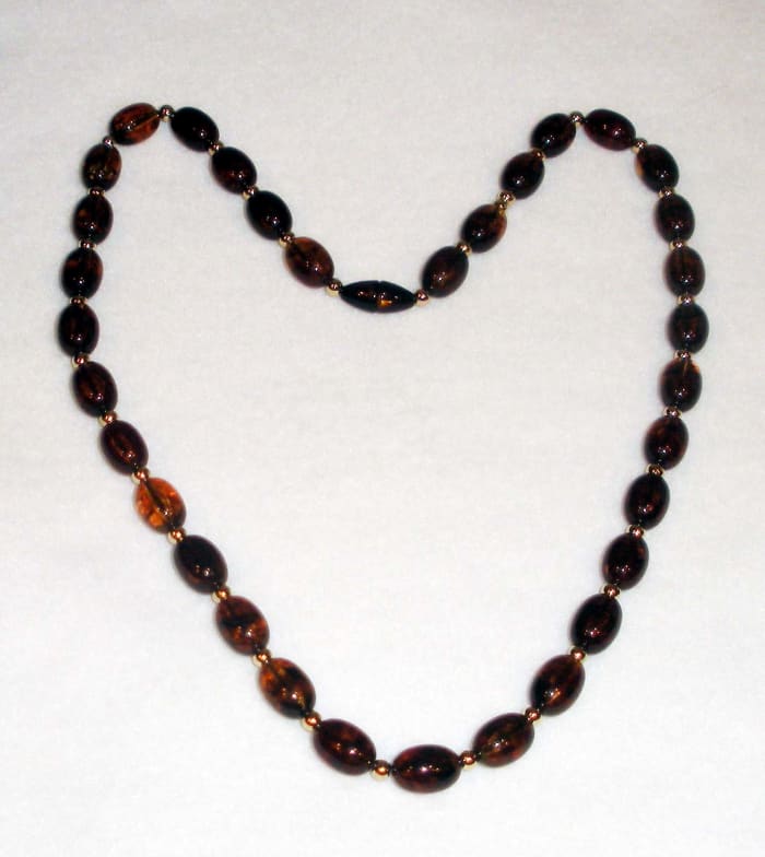 Ah--there it is! Nice and tightly cropped, on a clean, bright background that offers maximum contrast, and well lit, showing the variations in the beads