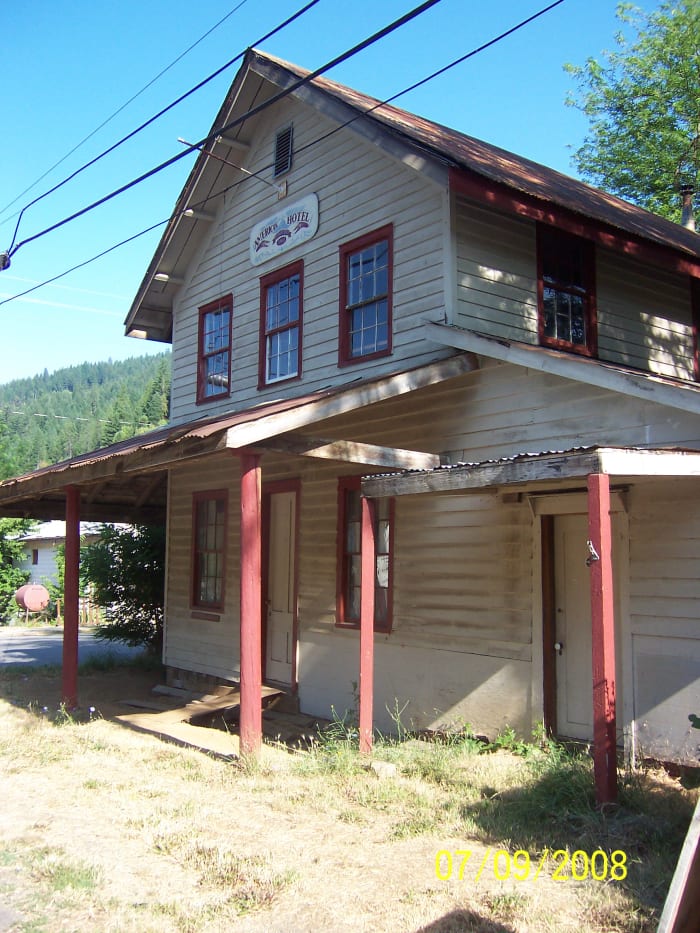 The American House Hotel, where the two women who wrote "In the Land of the Grasshopper Song" stayed in 1910. This building dates from the 1850s.
