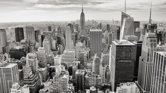 Advantages of living in NYC include lots of job opportunities, and a wide range of restaurants, bars, museums, art galleries and music events. The subway system is a great way to get around this cosmopolitan and generally safe city.