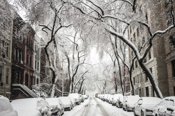 Disadvantages of living in New York City include the big expense of everything, from rent to food and drink. A beer can easily cost you over ten bucks in some places, for instance. The weather is tough, too—harsh in winter, humid in summer.