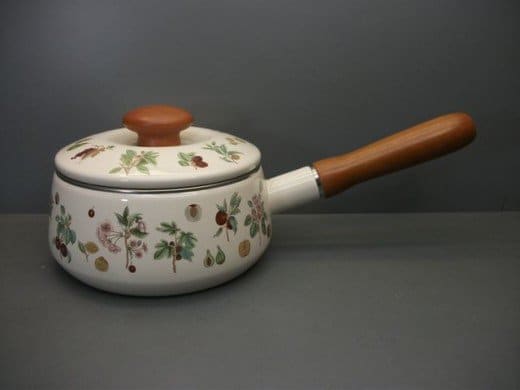 The handles of saucepans are made from wood, Bakelite or other polymer so they don't conduct too much heat to the user's hand