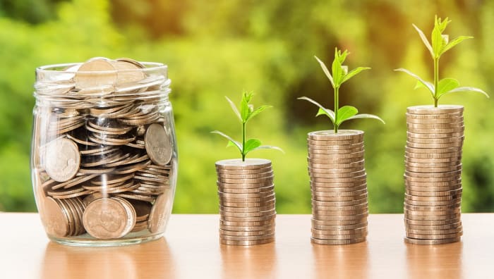the salary range should be broad enough so that those with good performance can receive adequate and timely rewards. Most companies have 1 or 2 yearly salary reviews.