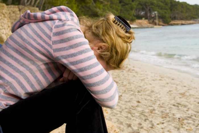 Are you being forced to 'cover up' wherever you go just because your boyfriend wants it that way? This could be a classic sign of possessiveness and overtly controlling behavior.