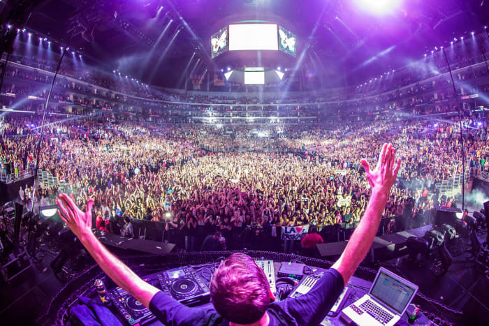 Do you think a crowd with 300,000+ people like in this picture is safe for underage kids to be wandering around in?