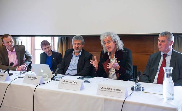 Dr. Brian May makes a point during a press conference at the Starmus Festival, which has featured astronauts, cosmonauts, Nobel Peace Prize winners, and other scientific luminaries (Photo: Starmus/Royal Society)