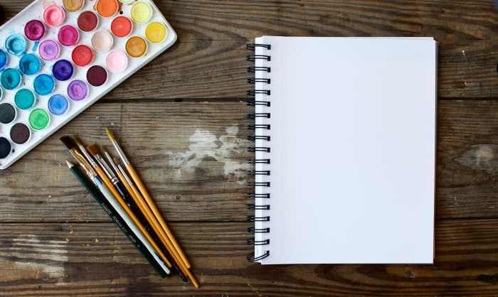 Get creative with your romantic notebook. Use paint, colorful markers, and pencil crayons to make your journal pretty.