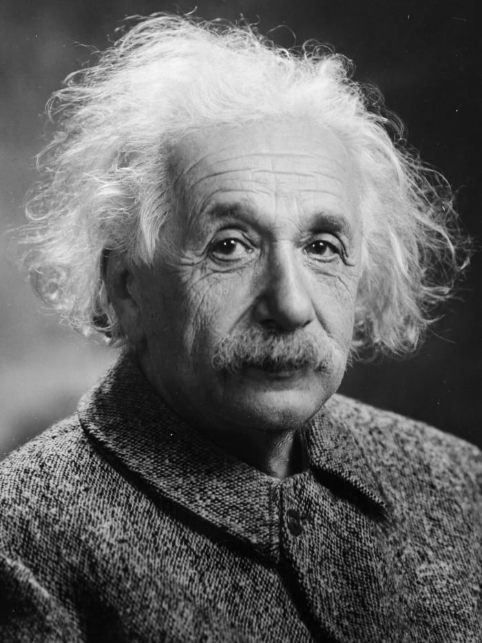 O aniversário de Albert Einstein é no dia 14 de Março, o mesmo dia que o Dia de Pi. Coincidência? Nem pensar!'s birthday is on March 14, the same day as Pi Day. Coincidence? No way! 