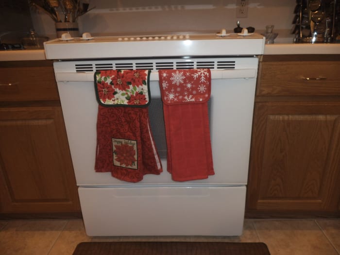 A potholder, kitchen towel and a large button are the basics for this easy sew project. Make one for all your office pals.