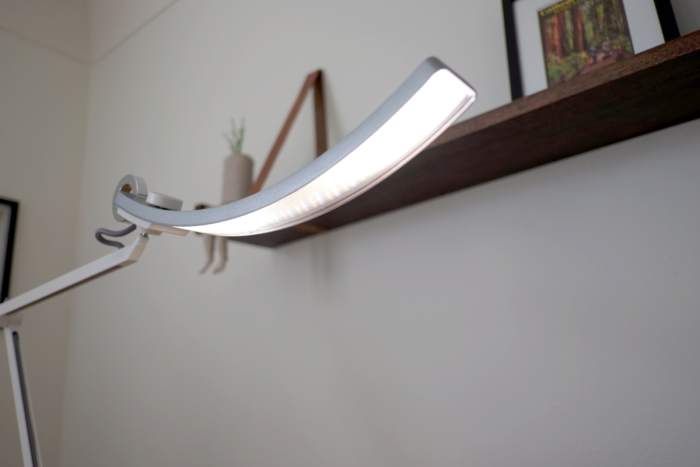 By having the diodes on the sides brighter than in the centre, the lamp can be positioned over your computer monitor without throwing glare onto the screen. Can you see it?