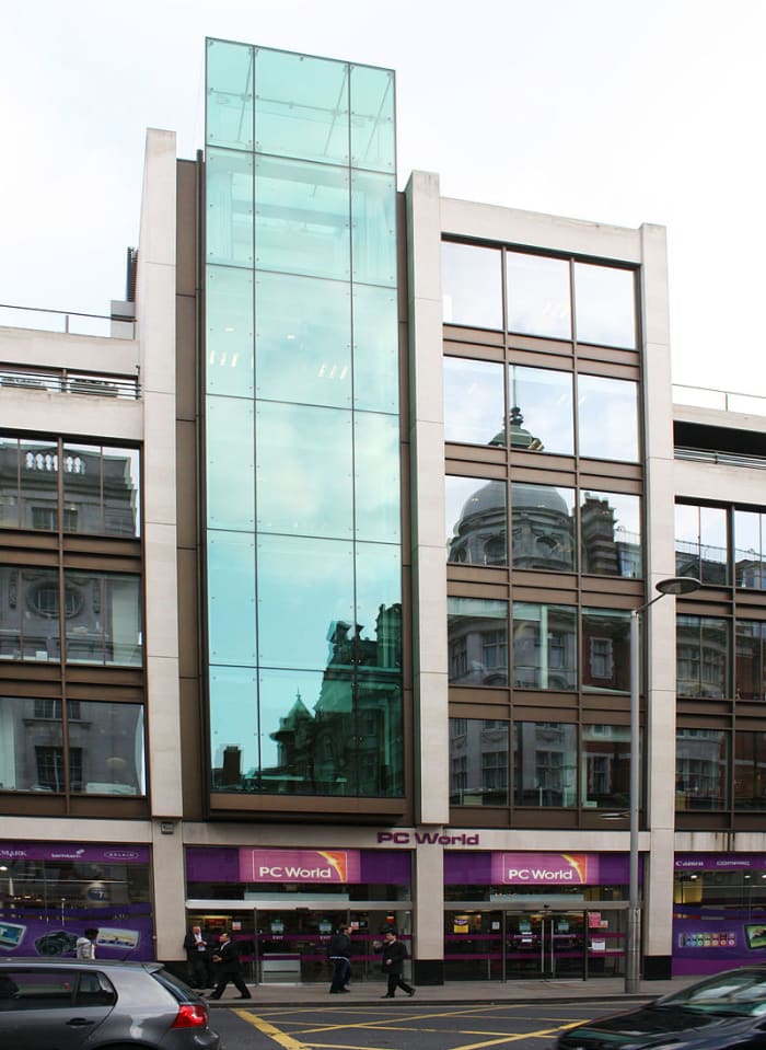 There are a number of large retail stores that specialise in computers and computer-related products.
