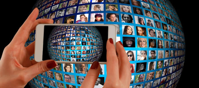 Digital photography enables the picture taker to take hundreds or thousands of photos without worrying about using up all of the storage space. Although liberating in many ways, this creates its own set of problems.