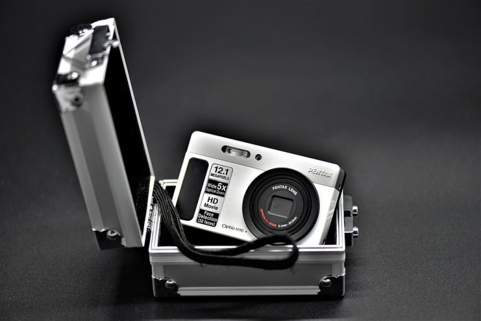 Although there are advantages to digital camera being so compact, it can also make the controls fiddly to use for some models.
