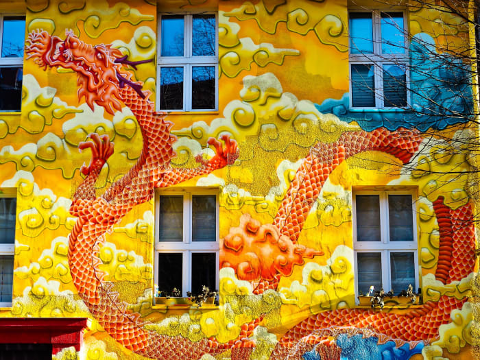 Public art can help beautify and energize a city. Image: Facade painting in Dusseldorf, Germany.