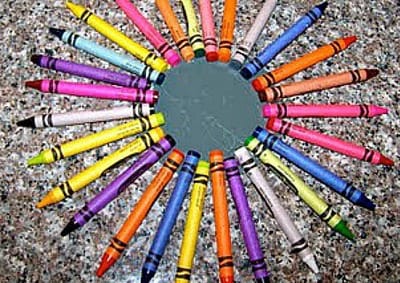 crayones fundidos de colores de arte