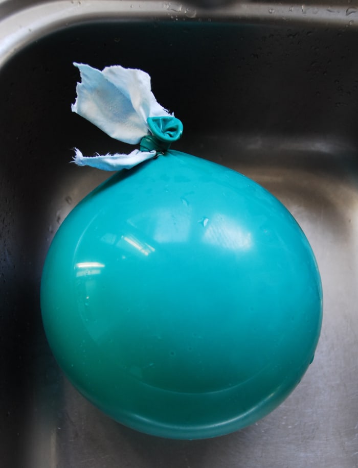 This is what your inflated balloon will look like when you tie a little piece of fabric in the knot.
