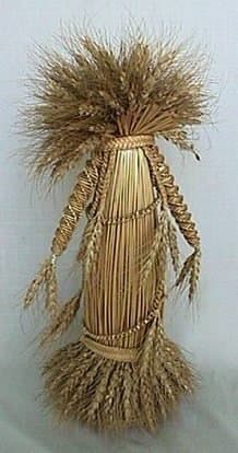 The Ivy Girl of Kent is a traditional straw piece that depicts the primitive image of the earth goddess in Britain.