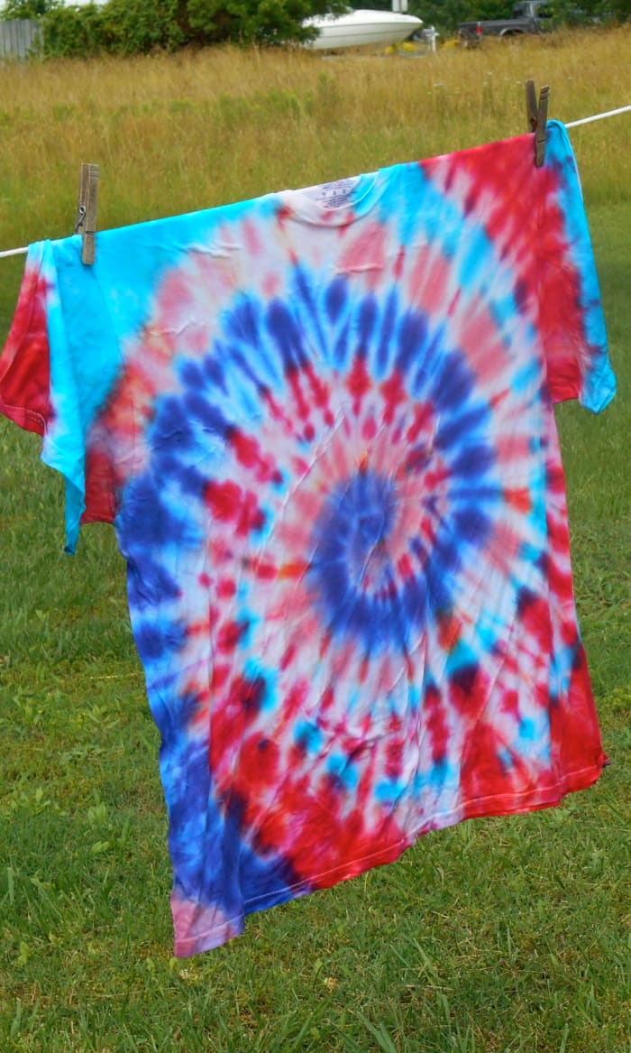 How to Tie Dye T-Shirts With Kids: A Fun Family Activity - FeltMagnet ...