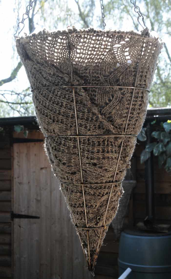 How to Make Hanging Basket Liners With Wool Sweaters