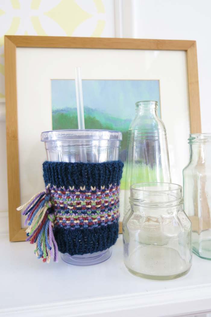 This colorful cup cozy would make a great gift or a quick stocking stuffer for the holidays!