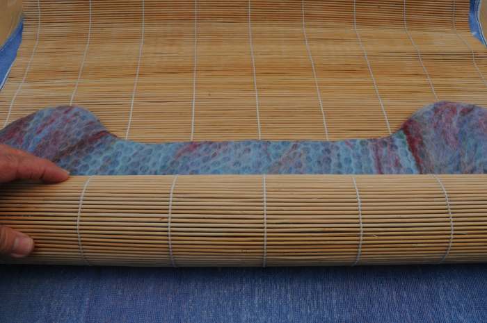 Roll up inside a bamboo mat. Change the direction in which you roll it, several times as shown in the next images.