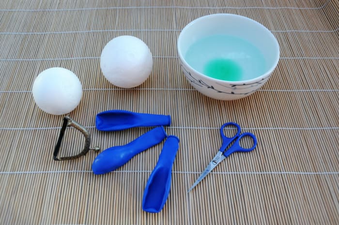 2 Polystyrene balls, a pair of scissors, a few Party Balloons, a bowl of hot soapy water and a tiny coin purse frame.