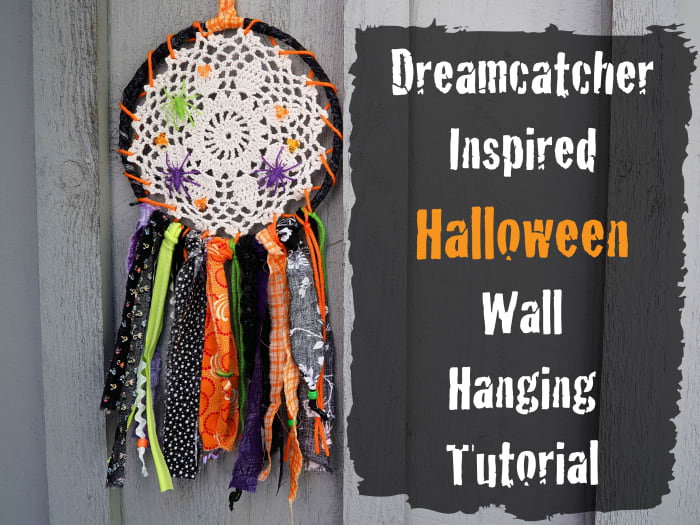 Looking for an easy craft to do for Halloween? Here's the one, a dreamcatcher inspired wall hanging.