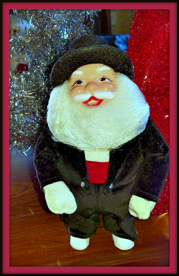 Here is another one of Debbie's amazing Santa's this is a Happy New Year Santa, dress in his tuxedo to cerebrate the ringing in of the new year. He is also a custom made Santa for a department store window display.