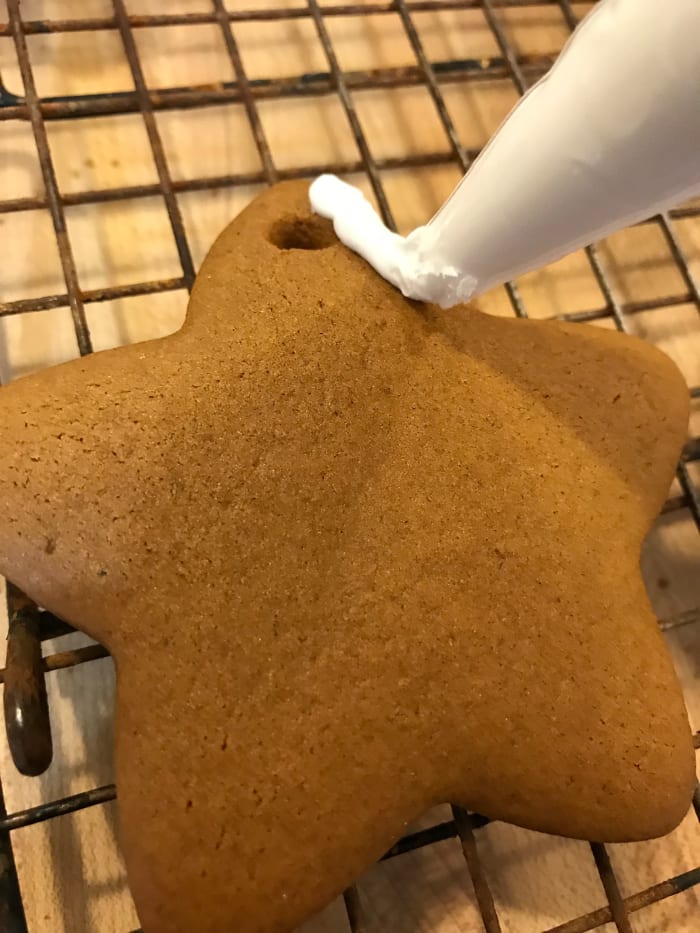 The whole point of this project for me and the kids is to have fun and make memories. We aren't after Television Bake Off results, so we keep it easy. Even small kiddos can pipe and have fun. But you can also add sprinkles or color to your icing.