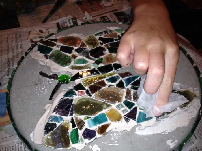 How to Make a Garden Mosaic Stepping Stone Crafts
