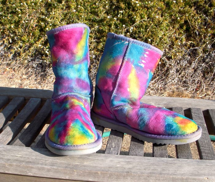 How to Tie-Dye Ugg Boots - FeltMagnet - Crafts