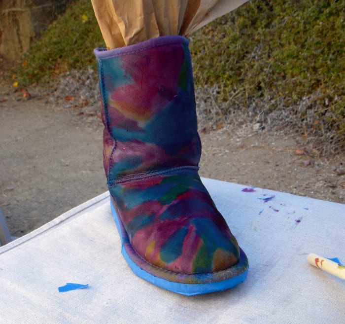 Work one color at a time until you get the pattern you want. Note: take care not to put colors too close or they will become muddy.