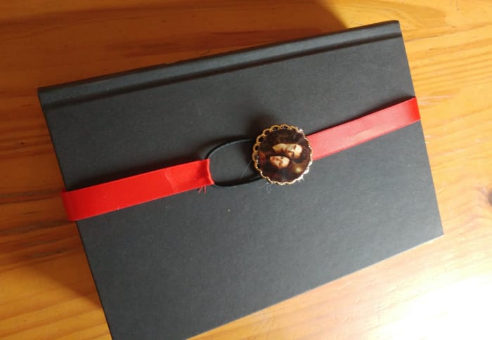 This bookmark fits perfectly over the cover of a novel, and holds the spot one has left off reading.