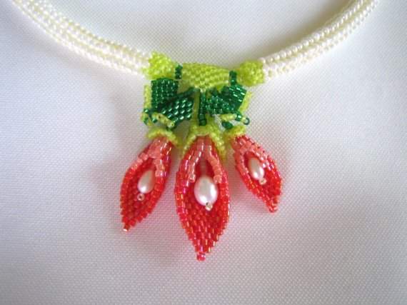 An original cally lily design accents this gorgeous herringbone necklace.