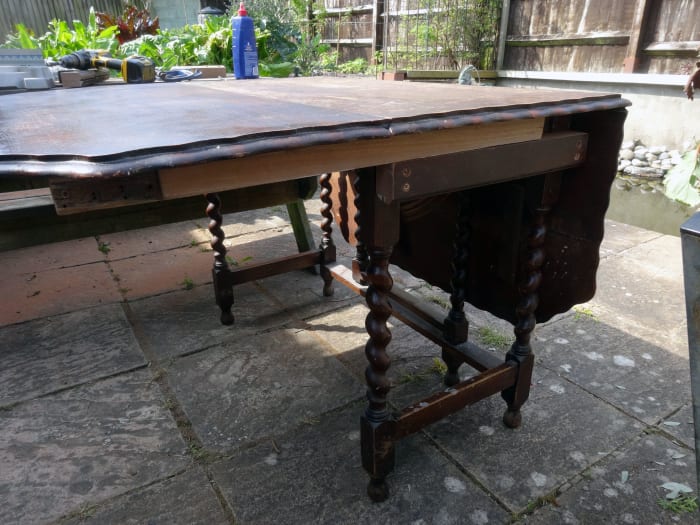 Arm slid in place, to support the drop leaf table top, and supported by the arm support fitted to the table’s side skirt.