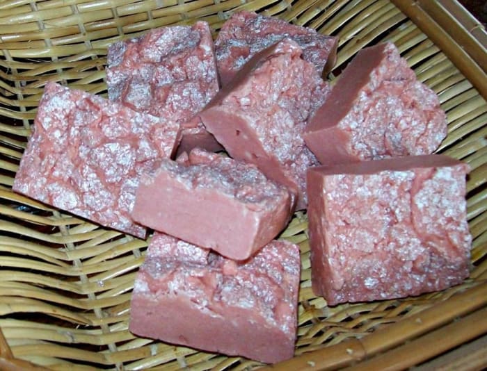 Shampoo bars can be lovely too! This one is mad with Liz Ardlady's formula and scented with geranium essential oil and sprinkled with white mica.