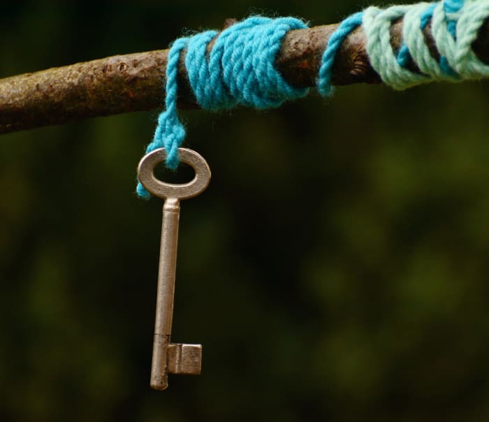 No one likes losing their keys, and yet some people seem to do it all the time. Your friend will thank you for making that happen less often!