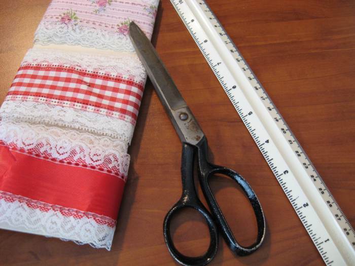 Get out your ribbon, and measure out about 5 inches. Experiment with the size that suits you. I like my fans rather petite.