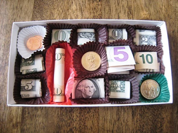Creative ideas for gift wrapping money are especially important; it makes up for the lack of creativity of the present.