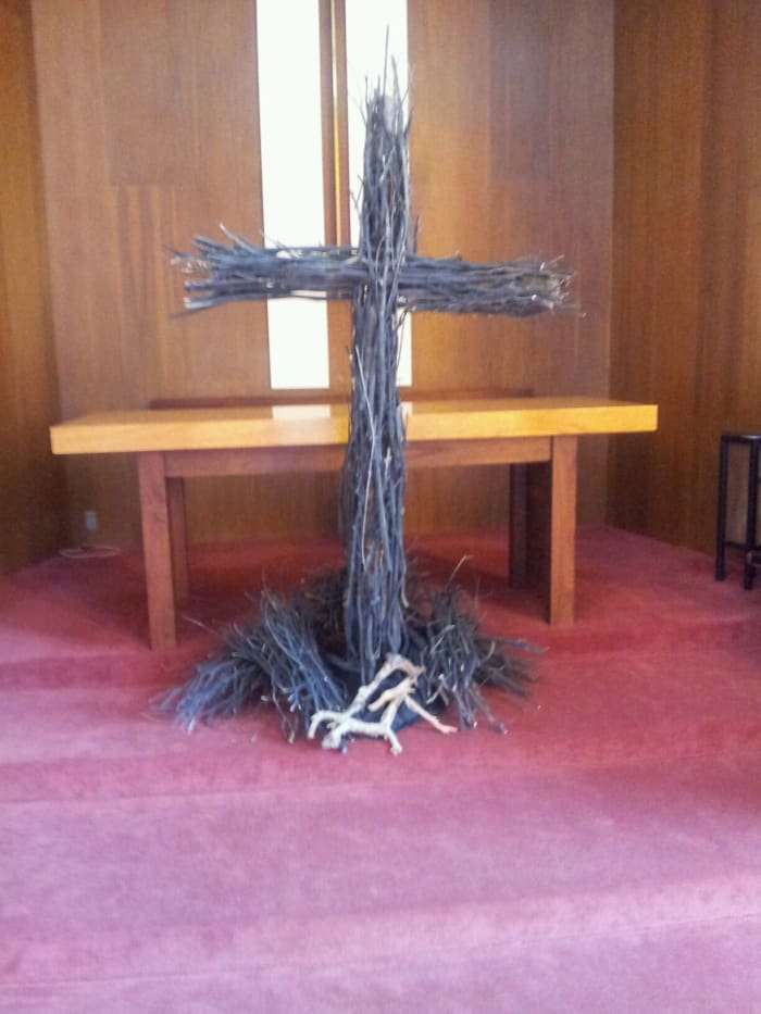 Decorating the Altar and Sanctuary for Lent and Easter - Holidappy ...