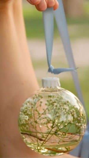 DIY pomysły na dekorację stołu ślubnego | Kwiatowa Szklana Kula