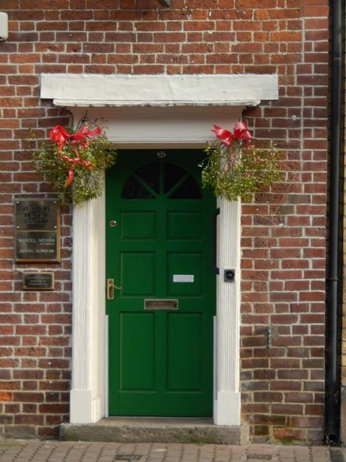 Dublin isn't the only place where you can find quaint Georgian doors! A sprig or two of mistletoe decorates every building in the town centre during the Tenbury Mistletoe Festival.